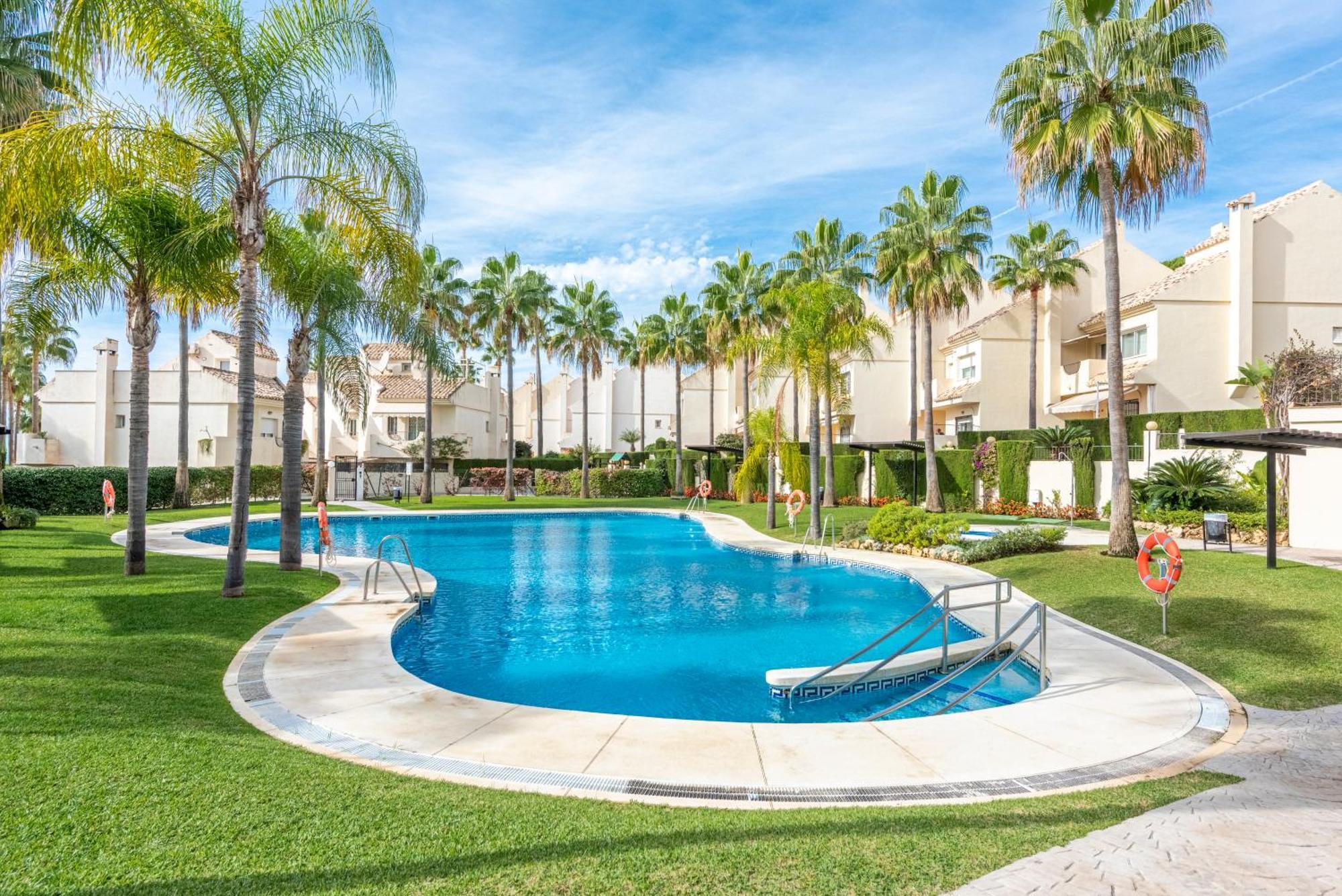 El Arenal Townhouse By The Beach With Swimming Pool - Eaw Homes Marbella Exterior photo